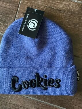 NWT Cookies Men's Knit Beanie in Lavender with Raised Logo